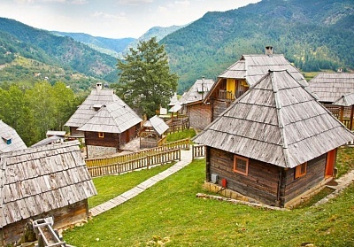 Екскурзия до Чачак и фестивала в Гуча със закуски