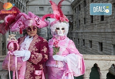 Екскурзия за карнавала във Венеция! 5 дни, 3 нощувки със закуски, възможност за посещение на Верона и Сирмионе, и транспорт от Еко Айджънси Тур