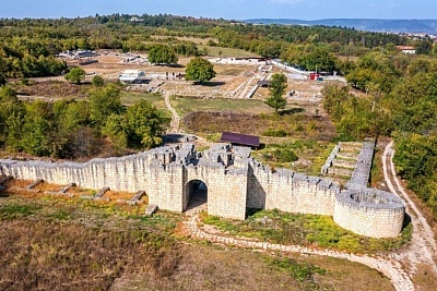 Екскурзия до Плиска, Златни пясъци и Балчик с автобус от Плевен