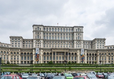 Екскурзия до Румъния с възможност за посещение на замъка на Граф Дракула в Бран и град Брашов! Автобусен транспорт + 2 нощувки със закуски на човек от Караджъ Турс. Тръгване от Перник, София, Елин Пелин, Ботевград, Велико Търново, Бяла и Русе