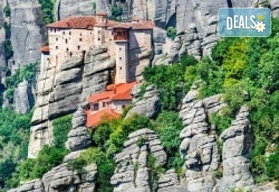 Екскурзия до Солун и "Осмото чудо на света” - скалните манастири в Метеора! 3 дни, 2 нощувки, 2 закуски, и транспорт от Рикотур