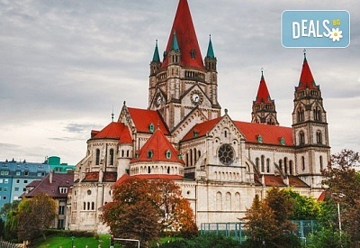 Екскурзия до Виена, Будапеща и Прага с Комфорт Травел! 5 нощувки със закуски, транспорт, водач и възможност за посещение на Дрезден
