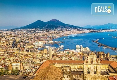 Екскурзия до Южна Италия през май! 5 нощувки със закуски в Бари и Неапол, самолетен билет и трансфери, водач от Дари Травел