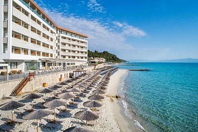 Hotel AMMON ZEUS, Халкидики, разположен на чистия и пясъчен плаж на Калитеа със закуска и вечеря