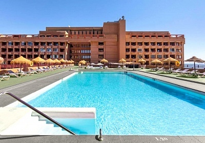 Хотел Las Palmeras 4* в Коста дел Сол, Испания: Насладете се на плажните вълни и интересни забележителности