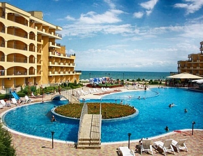 Хотел Мидия Гранд Ризорт - избран хотел от мнозина за тяхната лятна почивка в Ахелой! Уникални басейни с водни пързалки на брега  на морето на цени от 53лв.!