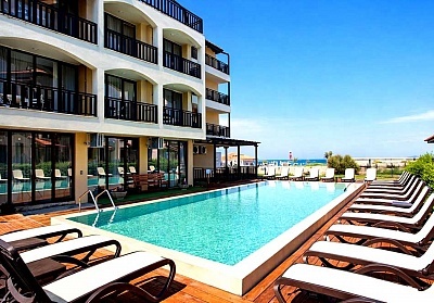 Хотел Оазис дел Сол в Лозенец: Първа линия на плаж Оазис с уютно настаняване