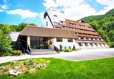 Изживей незабравими моменти в хотел Еверест, Етрополе с включени ястия