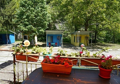 Къмпинг край Дряновски манастир: Бунгала от Къмпинг Стринава, до Дряново