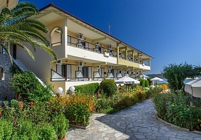  Късно лято на о. Амулиани, Гърция! Нощувка на човек със закуска в хотел Sunrise*** 