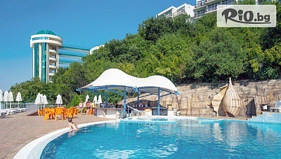 Късно лято през Септември на брега на морето в Свети Влас! Ultra All Inclusive нощувка + басейн, шезлонг и чадър, от Парадайз Бийч Резиденс 5*