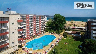 Късно Лято в Слънчев бряг на 50 м. от плажа! Нощувка на база All Inclusive + басейн, шезлонг и чадър, от Хотел Феникс 4*