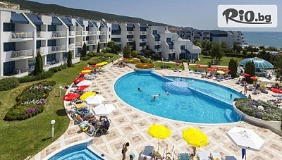 Късно лято в Свети Влас на 50м. от плажа! Нощувка на база All Inclusive + басейн, чадъри и шезлонги и Безплатно за дете до 12 г., от Хотел Синева Парк 4*