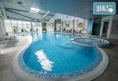 Коледа в Diplomat Plaza Hotel & Resort 4* в Луковит! 2 или 3 нощувки със закуски, празнични вечери, топъл басейн със сребърно - йонна филтрация и детска зона, сауна, парна баня, безплатно за дете до 3.99 г.