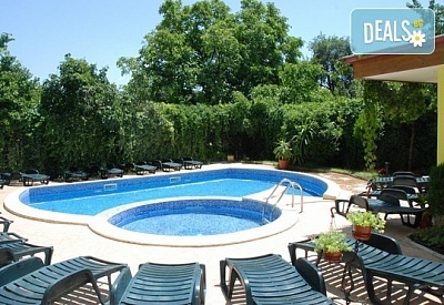 Коледа в хотел Грийн, Хисаря: 3 нощувки със закуска и вечеря, DJ парти и СПА!