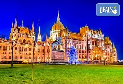 Коледна магия в Будапеща и Братислава с Дари Травел! 2 нощувки със закуски, транспорт, програма в Братислава и възможност за посещение на Виена
