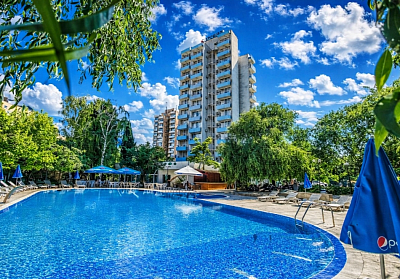 Комфортен престой в Несебър: All Inclusive и басейн в комплекс Арсенал