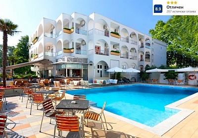 Kronos Hotel в Платамонас, Гърция: Нощувка със закуска и вечеря за двама + басейн