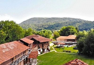 Купон със сръбска музика и храна в етно село Сърна, Сърбия