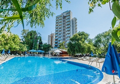  Last Minute от 2 до 4 Август на 50м. от брега в Несебър! Нощувка на човек на база All Inclusive + басейн само за  98 лв. в комплекс Арсенал 