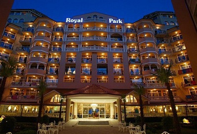 LAST MINUTE ЕЛЕНИТЕ, ROYAL PARK 4*: 1 нощувка ALL INCLUSIVE само 184 лв. за ДВАМА + Дете до 12 г. БЕЗПЛАТНО + Безплатен вход за Аквапарка!