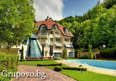 Last Minute!  8-ми Март в хотел Evergreen Palace, Рибарица! Нощувка, закуска и вечеря + СПА само за 42.50 лв.