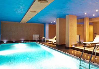 Last Minute почивка за ДВАМА! Минерален басейн, SPA зона, нощувка, закуска и вечеря само за 99 лв Корнелия Голф & СКИ & СПА, до Банско