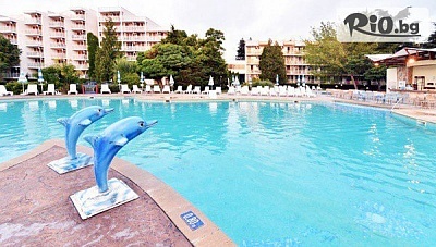 LAST MINUTE почивка на 150 м. от плажа в Албена от 2 до 15 Юли! All Inclusive нощувка + външен басейн с минерална вода, 2 шезлонга и чадър на плажа, от Хотел Малибу 4*