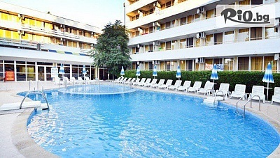 LAST MINUTE почивка на 150м от плажа в Албена от 25 Юни до 20 Август! All Inclusive нощувка + външен басейн с минерална вода, безплатни 2 шезлонга и чадър на плажа, от Хотел Оазис
