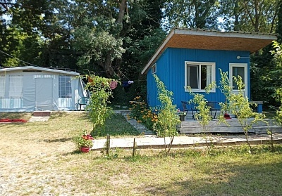 Летни почивки през 2026 в Царево: Нощувка за семейства в Каравани Нестинарка на къмпинг