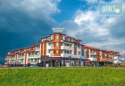 Лукс почивка през декември в Гранд Хотел Банско 5*! Нощувка на база 24/7 All Inclusive, ползване на релакс зона с вътрешен акватоничен басейн, арома сауна, парна баня и джакузи, безплатно за дете до 11.99г.