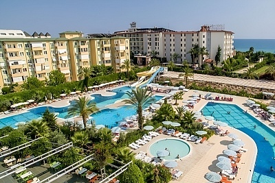 Луксозен хотел край плажа в Алания: ALL INCLUSIVE почивка с полет