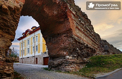 Луксозен уикенд в Хисаря. Нощувка, закуска, следобеден брънч + спа за 2-ма в стая лукс в бутиков хотел Вила Париж