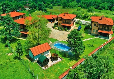 Луксозни къщи за гости с басейн в Тянкови къщи, Вършец