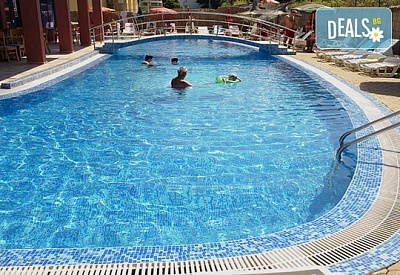 Лятна почивка в хотел Надя 3*, Приморско, с басейн и безплатно за дете до 4г.