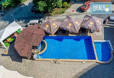 Лятна почивка в хотел Sunny Paradise 2, Китен: Нощувка със закуска, обяд и вечеря, външен басейн с джакузи и детска част, шезлонг с чадъри, безплатно за дете до 5.99 г.