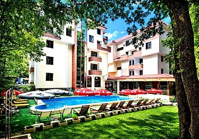 Лятна почивка в Китен: Хотел Сигма с басейн и закуска