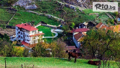 Лятна почивка в Триград: Нощувка със закуска, джакузи и СПА удобства
