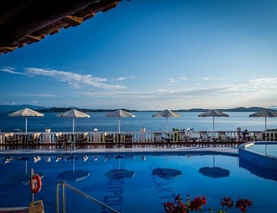 Лято 2017 в Гърция! Хотел Akti, Уранополи на метри от плажа - пакети с включени закуска и вечеря с до 35% намаление