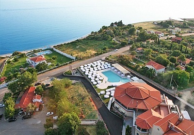 Лято в Гърция! Нощувка, закуска + басейн, чадър и шезлонг на плажа в хотел Ismaros, Марония 
