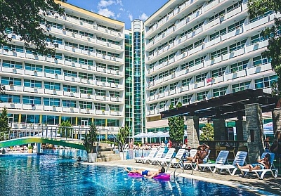  Лято 2020! Нощувка на човек на база All Inclusive + басейн в Гранд хотел Оазис, Слънчев бряг, само на 80 м. от плажа. БЕЗПЛАТНО-Дете до 13г. 