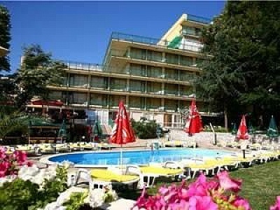 Лято 2019 отново в хотел Градина, Пълен пансион с напитки след 22.08 в Зл. пясъци