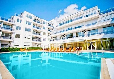  Лято 2020 в Поморие! Нощувка на човек на база All Inclusive + басейн в хотел Инкогнито,  на 150м.от морето 