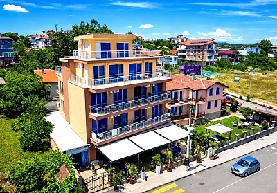 Лято в Синеморец: Хотел Афродита с включена закуска и безплатно за деца