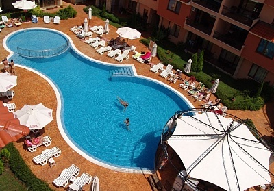 Лято в Слънчев бряг: Нощувки за двама или четирима в Апартхотел Ефир с басейн