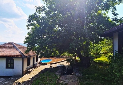 Лято в Трявна: Уютна почивка в къща за гости с механа и барбекю