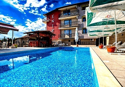 Лято във Велинград: Хотел Енира предлага релакс и минерални басейни