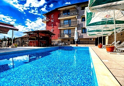 Лято във Велинград: Хотел Енира предлага релакс и минерални басейни