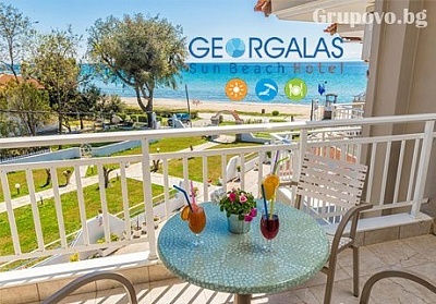 Mай на брега на морето в Гърция! 3 нощувки със закуски за двама, трима или четрима в Georgalas Sun Beach Hotel, Неа Каликратия