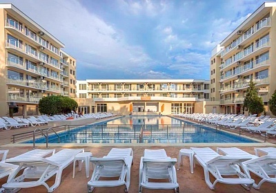Май в Слънчев бряг! Нощувка на човек на база All inclusive + басейн от хотел Гардън Невис